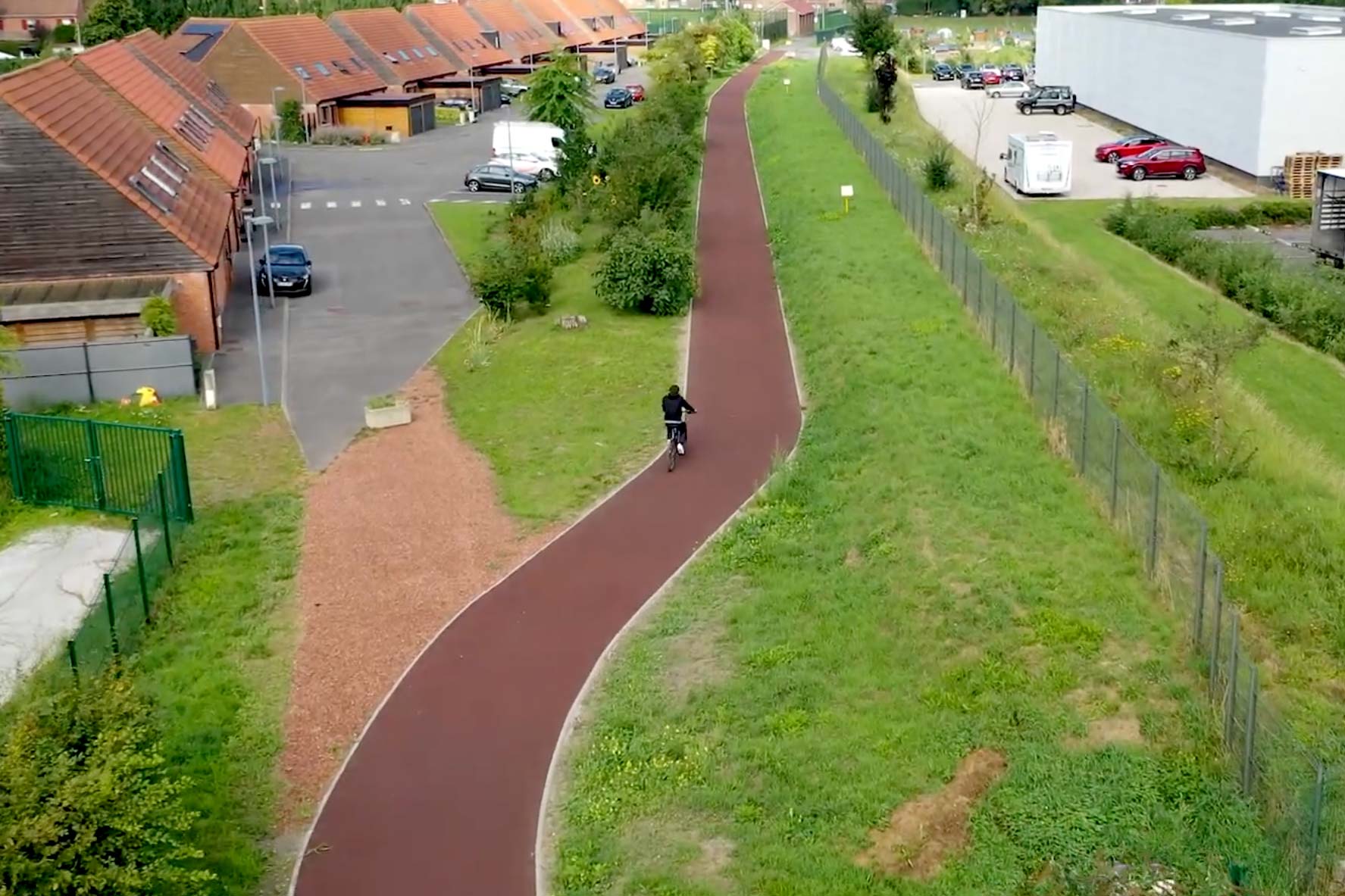 Lire la suite à propos de l’article Retour en vidéo sur la première piste cyclable réalisée par Stonegom il y a un an !